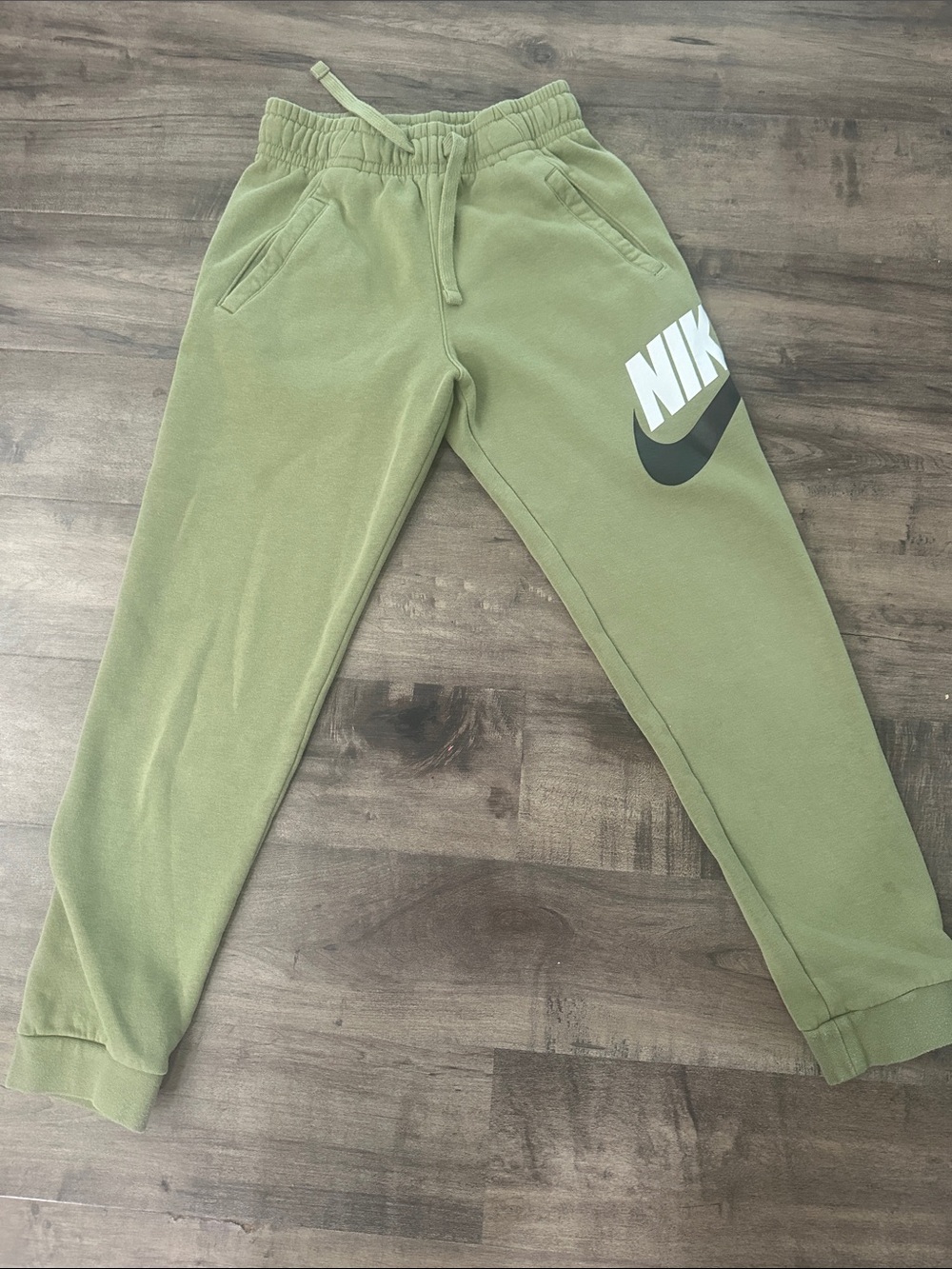 Nike club fleece jogger big kid size M